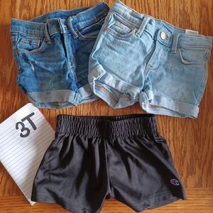 Bundle of shorts size 3T